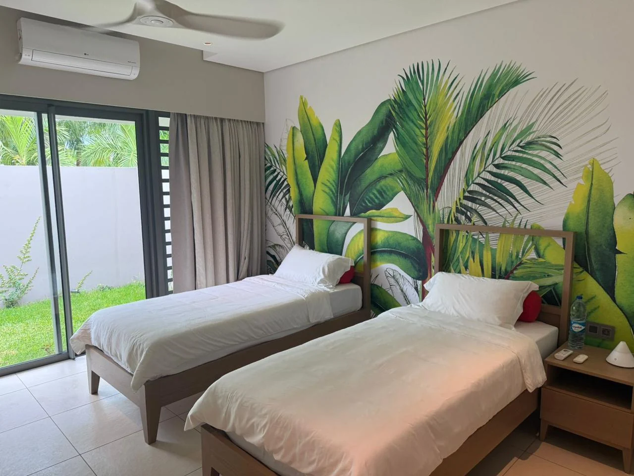 Villa Dei Melici, Twin bedroom with botanical décor