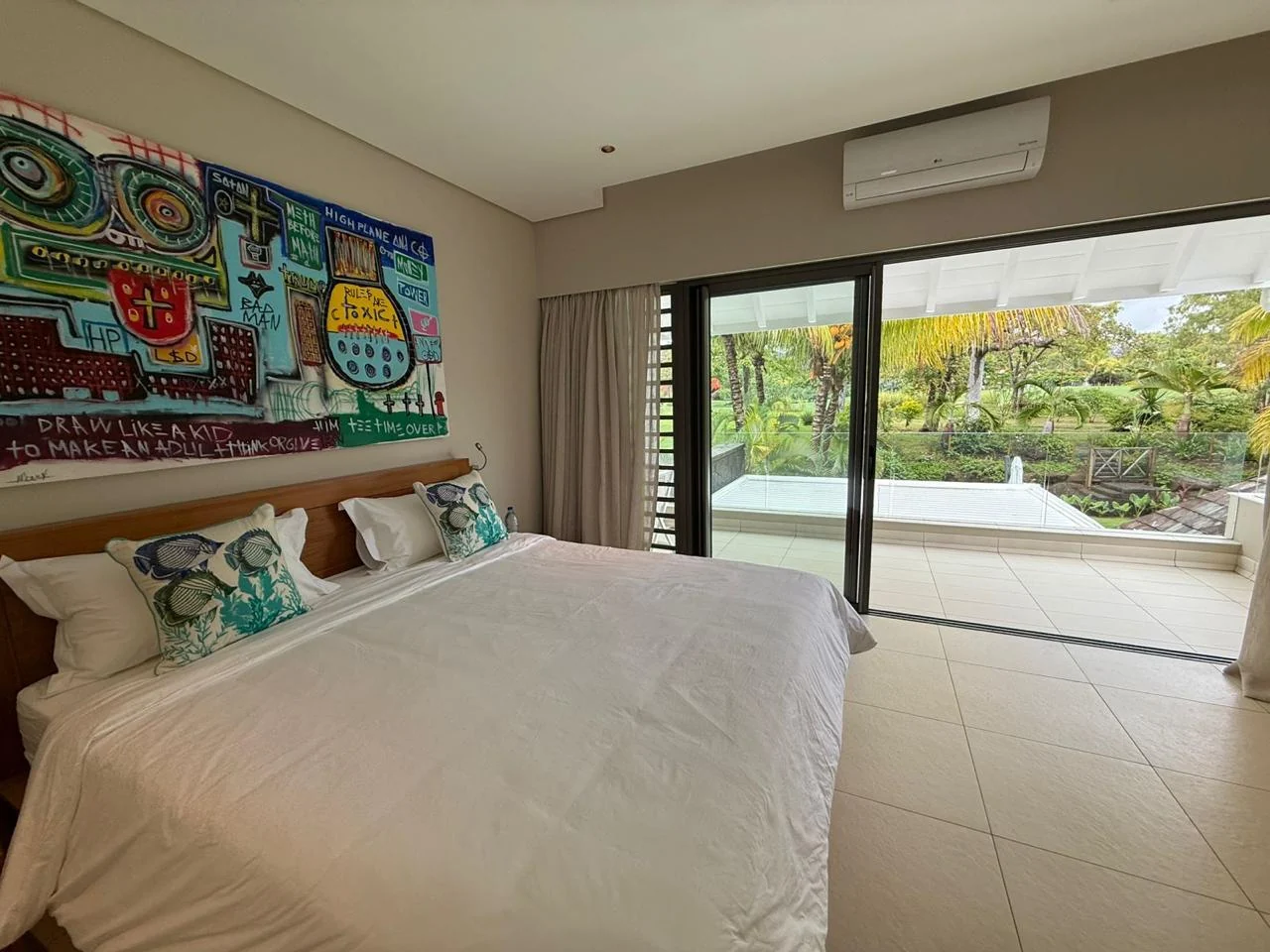 Villa Dei Melici, Double bedroom with colourful artwork