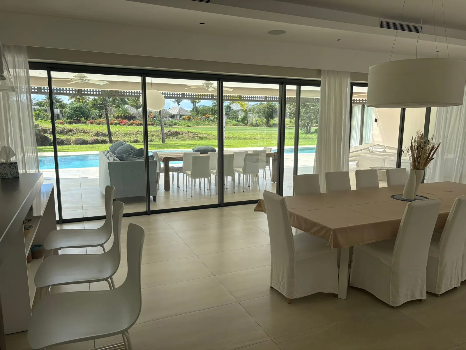 Villa Elysium — Dining room opening onto the terrace and golf course