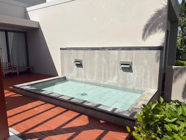 Villa Elysium — Decorative pool in the courtyard