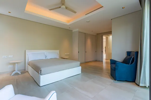 Villa Elysium — Double bedroom with armchairs