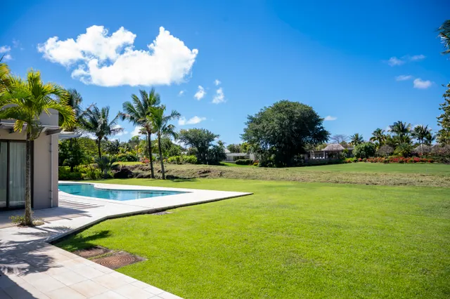 Villa Elysium — Garden overlooking the golf course
