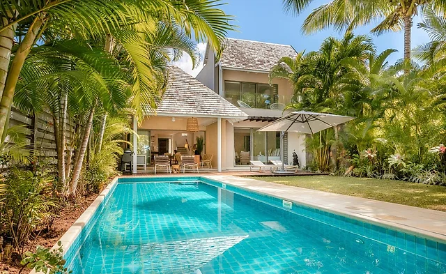 Villa Pascaline, Piscine et façade