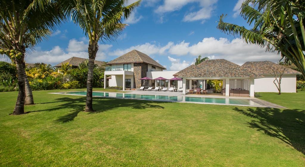 Villa Sélène, landscaped garden and pool Villa Sélène, landscaped garden and pool