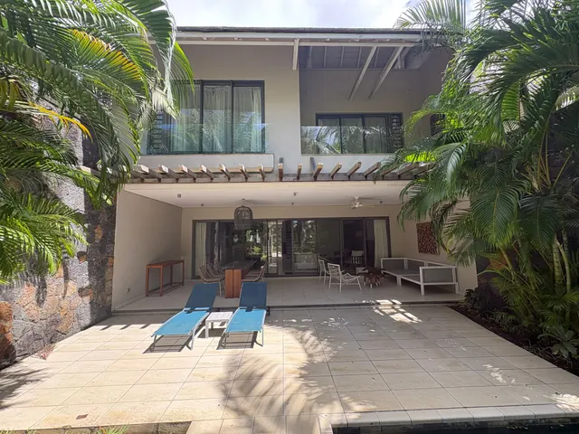 Villa Tiare — Villa façade and terrace