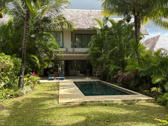 Villa Tiare — Villa and pool in the tropical garden