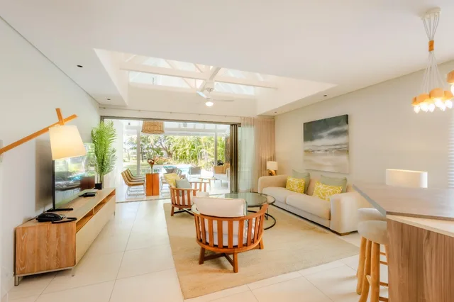 Villa Tiaré, Living room and open kitchen