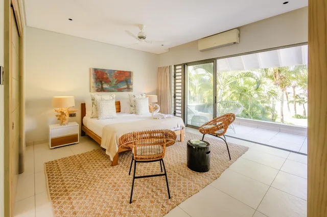 Villa Tiaré, Double bedroom opening onto the garden
