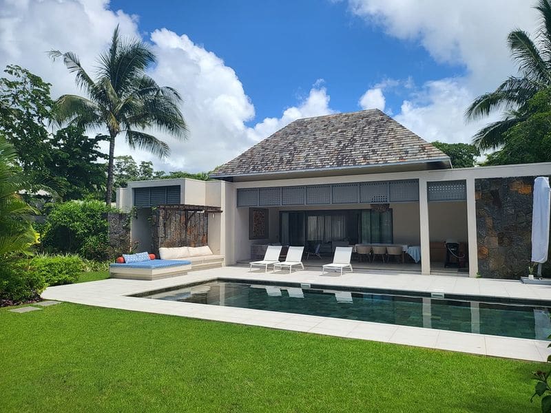 Villa Pearl, piscine et jardin à Anahita