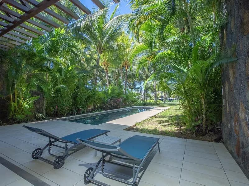 Villa Tiaré, piscine et jardin à Anahita